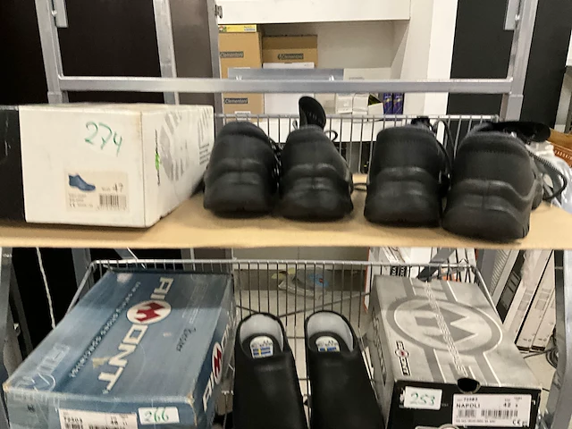 Partij werkschoenen diversen soorten en maten - afbeelding 6 van  7