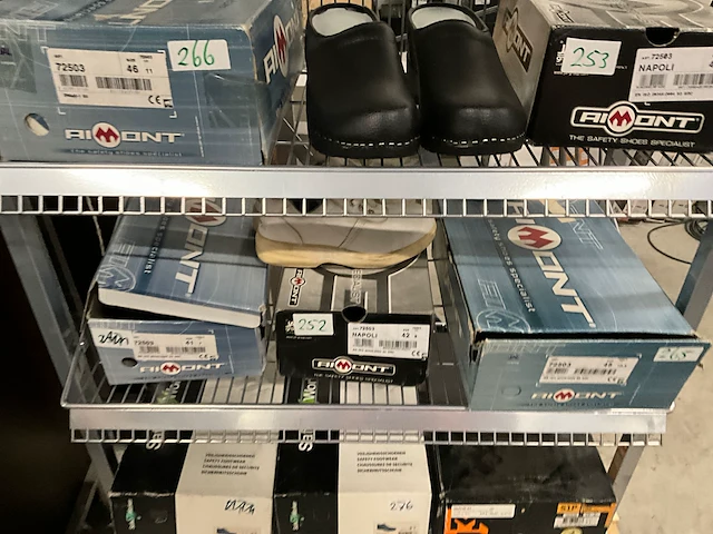 Partij werkschoenen diversen soorten en maten - afbeelding 7 van  7