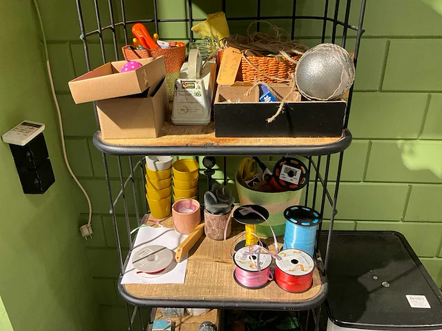 Partij winkelinventaris met decoratiemateriaal - afbeelding 6 van  15