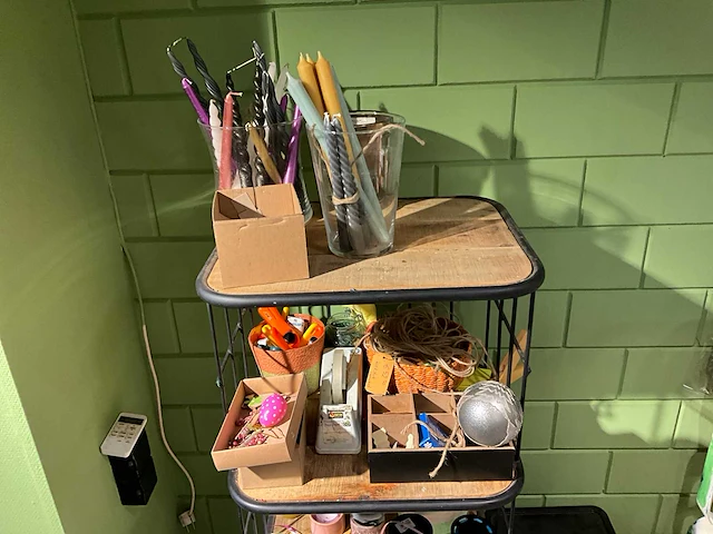Partij winkelinventaris met decoratiemateriaal - afbeelding 7 van  15
