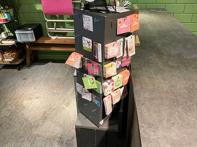 Partij winkelinventaris met decoratiemateriaal - afbeelding 10 van  15