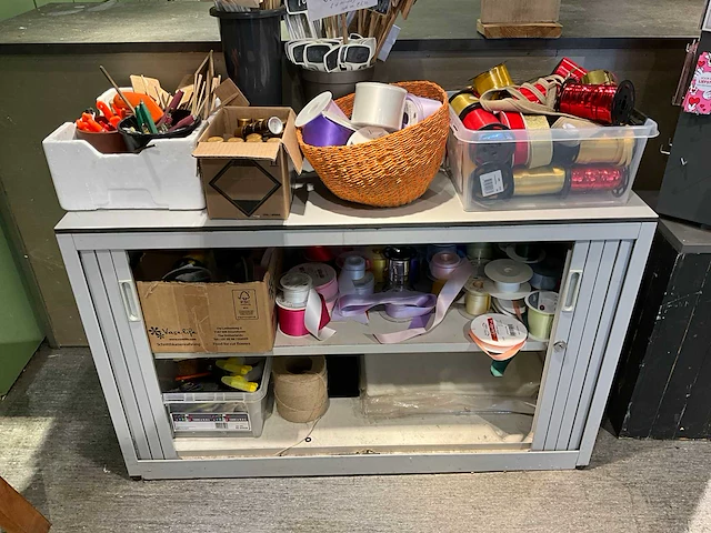 Partij winkelinventaris met decoratiemateriaal - afbeelding 11 van  15