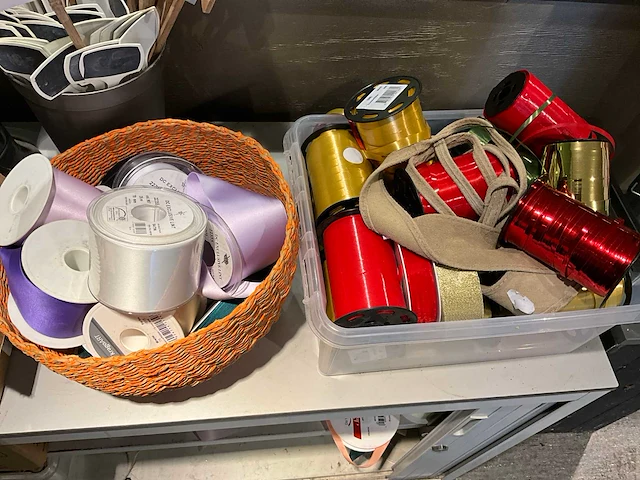 Partij winkelinventaris met decoratiemateriaal - afbeelding 14 van  15