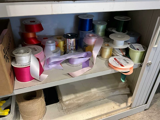 Partij winkelinventaris met decoratiemateriaal - afbeelding 15 van  15