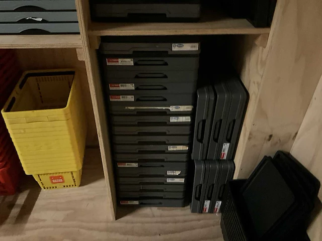 Partij winkelmandjes en vouwkratten. - afbeelding 2 van  8