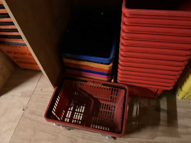 Partij winkelmandjes en vouwkratten. - afbeelding 4 van  8