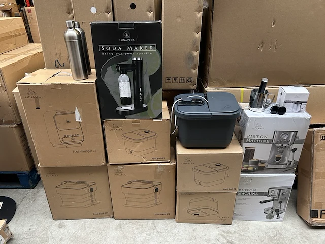 Partij winkelvoorraad w.o. espressomachines, voetbaden, soda makers lunasea - afbeelding 1 van  11