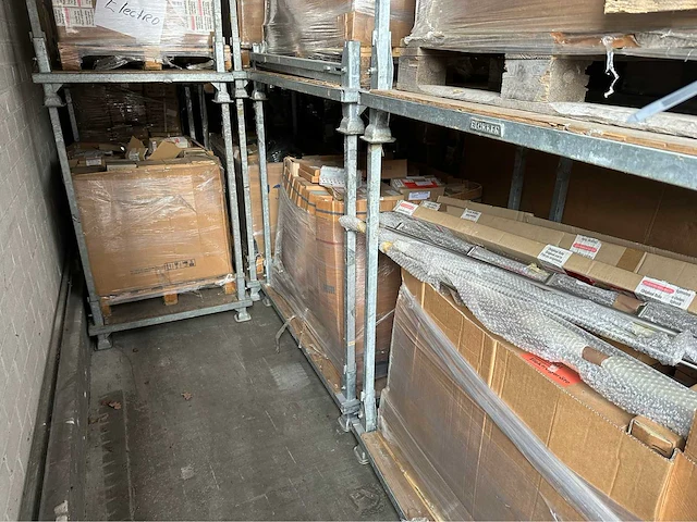 Partij witgoed onderdelen 18 pallets o.a bosch smeg en kupperbusch - afbeelding 1 van  8