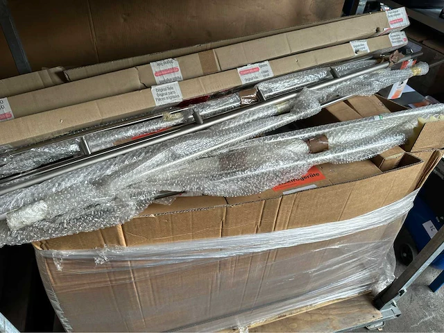 Partij witgoed onderdelen 18 pallets o.a bosch smeg en kupperbusch - afbeelding 2 van  8