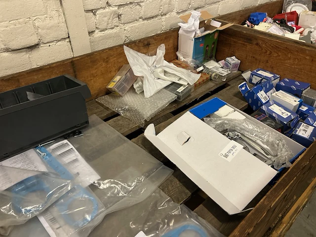 Partij w.o. dakanker, sanitair accessoires w.o. grohe, little jumbo - afbeelding 3 van  11