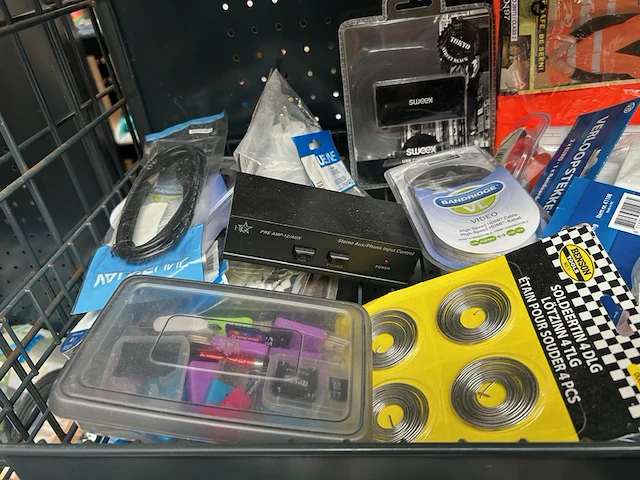 Partij w.o. stekkerdoos, usb kabel - afbeelding 6 van  6