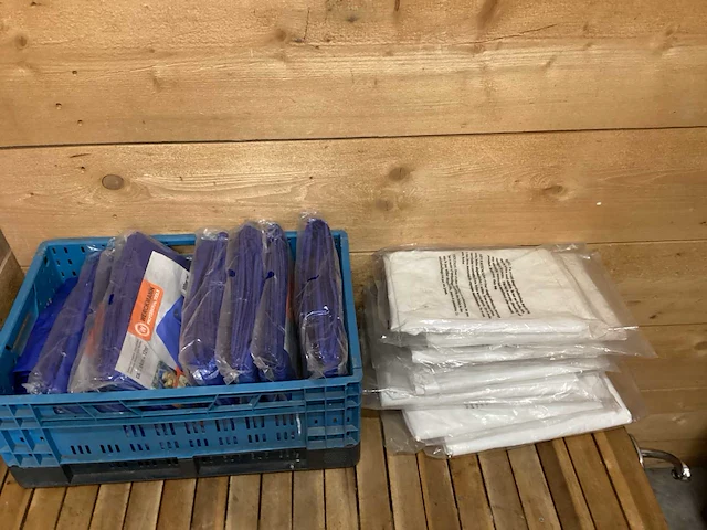 Partij zakken en dekzeilen - afbeelding 1 van  7