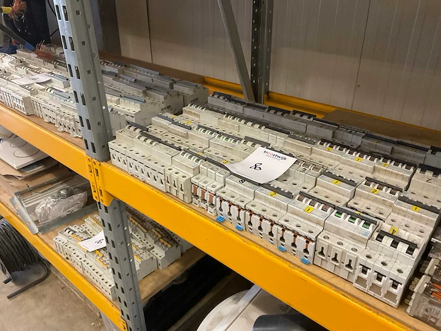 Partij zekering automaten - afbeelding 1 van  6