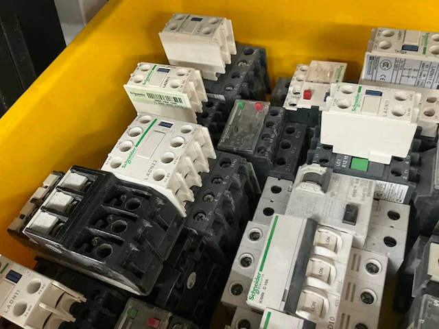 Partij zekeringautomaten en divers - afbeelding 5 van  5