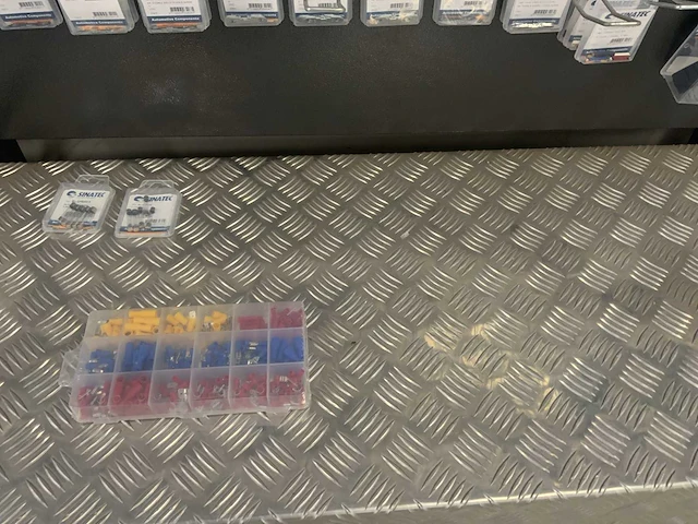 Partij zekeringen en schakelmateriaal - afbeelding 10 van  32