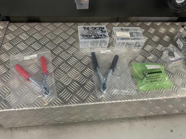 Partij zekeringen en schakelmateriaal - afbeelding 13 van  32