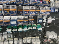 Partij zekeringen en schakelmateriaal - afbeelding 17 van  32