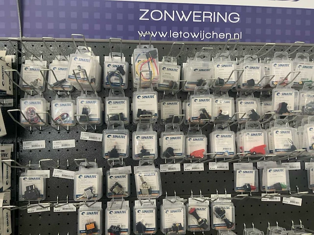 Partij zekeringen en schakelmateriaal - afbeelding 25 van  32