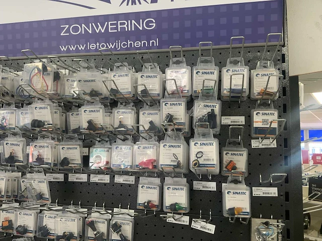 Partij zekeringen en schakelmateriaal - afbeelding 26 van  32