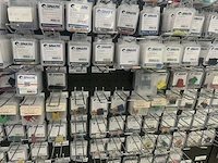 Partij zekeringen en schakelmateriaal - afbeelding 6 van  32