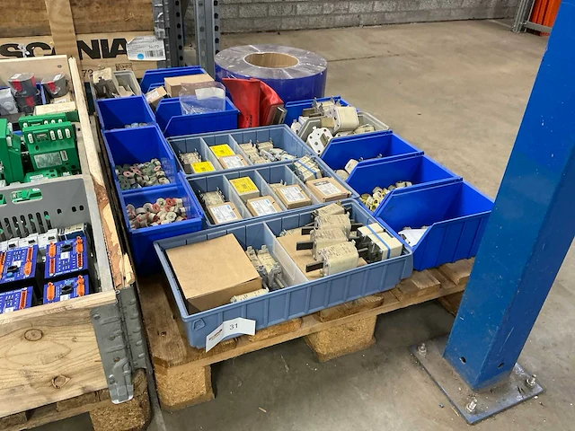 Partij zekeringen/schakelmateriaal - afbeelding 1 van  6