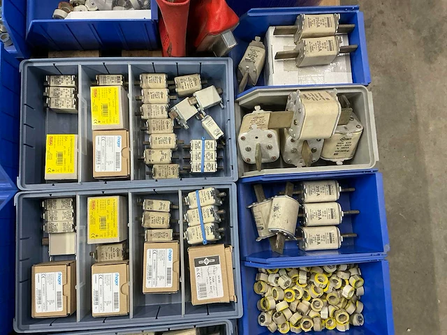 Partij zekeringen/schakelmateriaal - afbeelding 4 van  6