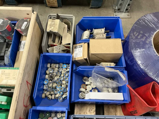 Partij zekeringen/schakelmateriaal - afbeelding 5 van  6