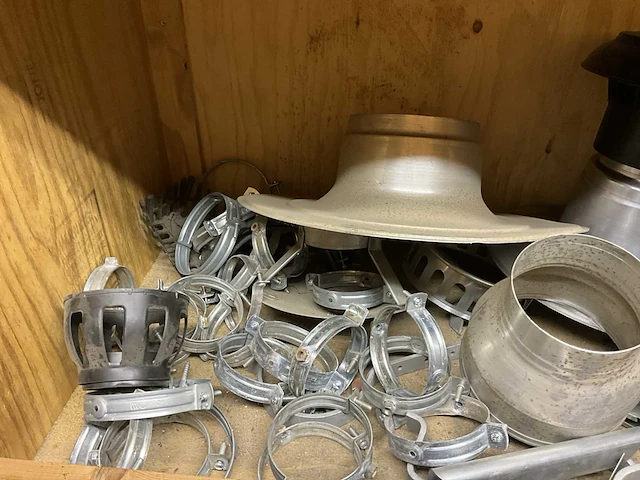 Partij zink en aluminium hwa onderdelen - afbeelding 2 van  13