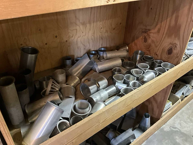 Partij zink en aluminium hwa onderdelen - afbeelding 6 van  13