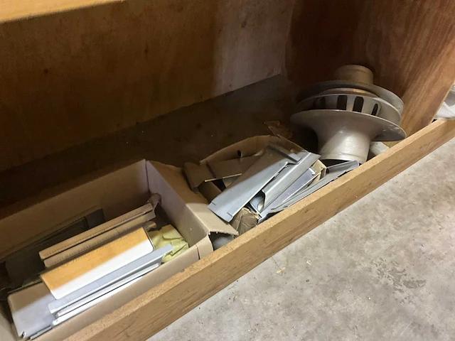 Partij zink en aluminium hwa onderdelen - afbeelding 8 van  13