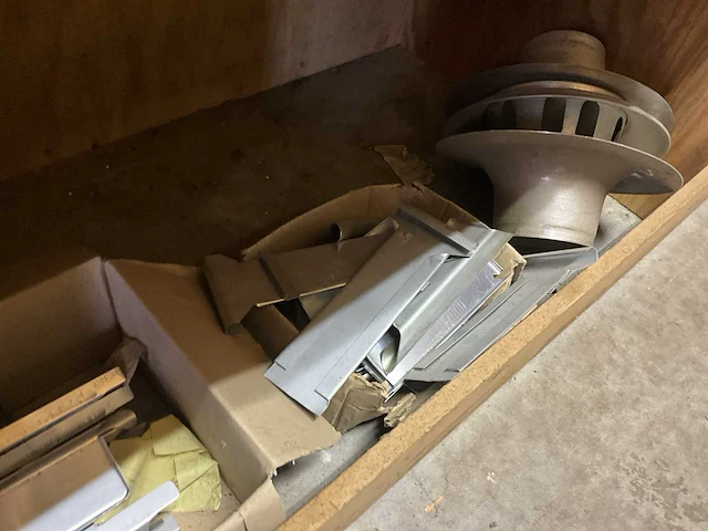 Partij zink en aluminium hwa onderdelen - afbeelding 10 van  13