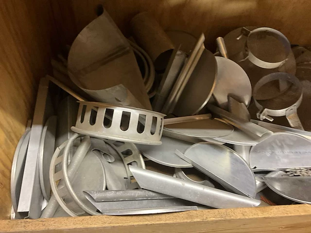 Partij zink en aluminium hwa onderdelen - afbeelding 11 van  13