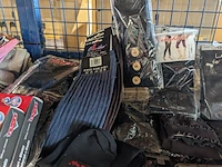 Partij zomer en winter kinderkleding en toebehoren, o.a. hello kitty, disney, amber - afbeelding 19 van  109