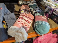 Partij zomer en winter kinderkleding en toebehoren, o.a. hello kitty, disney, amber - afbeelding 26 van  109