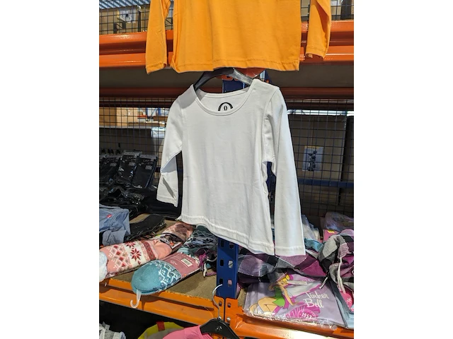 Partij zomer en winter kinderkleding en toebehoren, o.a. hello kitty, disney, amber - afbeelding 28 van  109