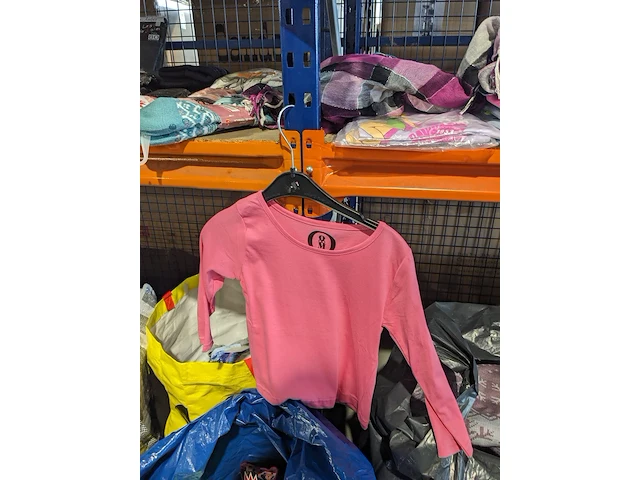 Partij zomer en winter kinderkleding en toebehoren, o.a. hello kitty, disney, amber - afbeelding 29 van  109