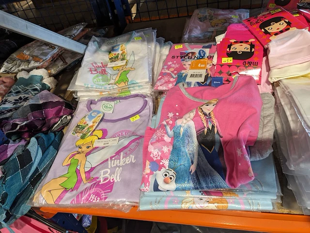 Partij zomer en winter kinderkleding en toebehoren, o.a. hello kitty, disney, amber - afbeelding 31 van  109