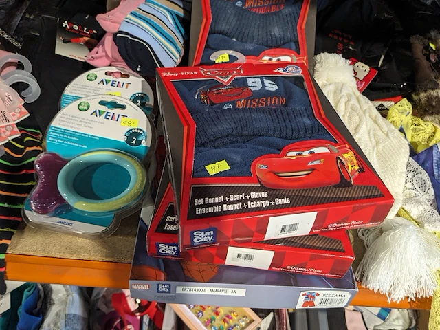 Partij zomer en winter kinderkleding en toebehoren, o.a. hello kitty, disney, amber - afbeelding 22 van  109