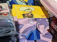 Partij zomer en winter kinderkleding en toebehoren, o.a. hello kitty, disney, amber - afbeelding 48 van  109