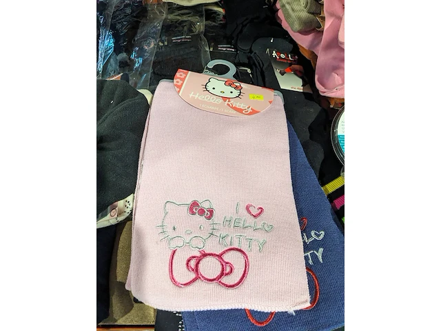 Partij zomer en winter kinderkleding en toebehoren, o.a. hello kitty, disney, amber - afbeelding 58 van  109