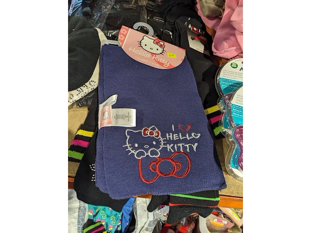 Partij zomer en winter kinderkleding en toebehoren, o.a. hello kitty, disney, amber - afbeelding 59 van  109