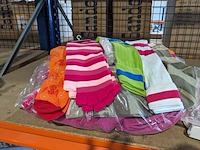 Partij zomer en winter kinderkleding en toebehoren, o.a. hello kitty, disney, amber - afbeelding 60 van  109