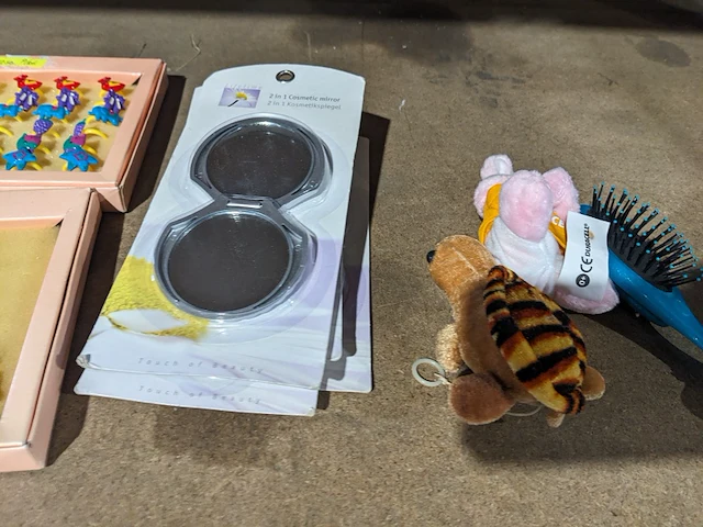 Partij zomer en winter kinderkleding en toebehoren, o.a. hello kitty, disney, amber - afbeelding 80 van  109