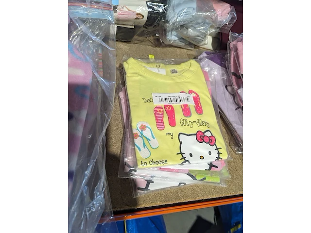 Partij zomer en winter kinderkleding en toebehoren, o.a. hello kitty, disney, amber - afbeelding 90 van  109