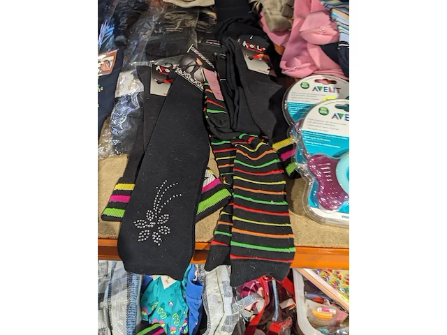 Partij zomer en winter kinderkleding en toebehoren, o.a. hello kitty, disney, amber - afbeelding 88 van  109