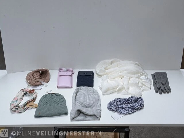 Partij zomer/winterkleding - afbeelding 1 van  20
