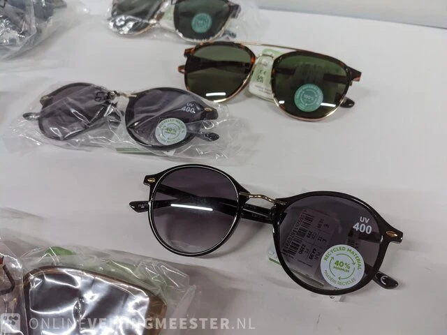 Partij zonnebrillen - afbeelding 7 van  16