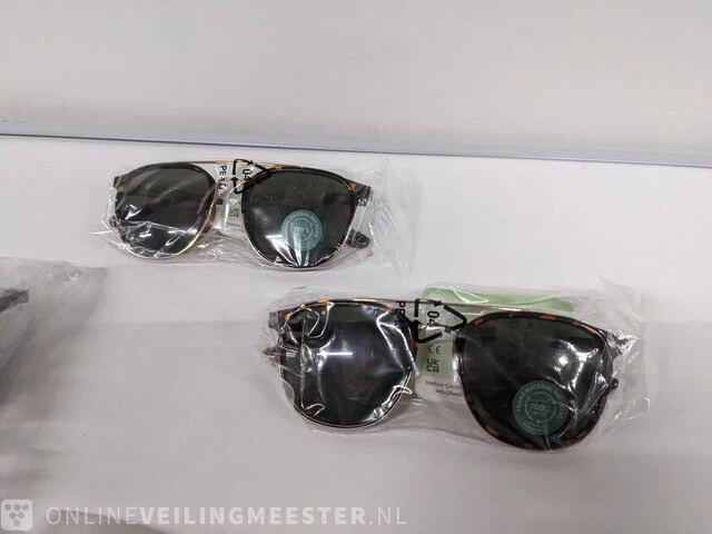Partij zonnebrillen - afbeelding 16 van  16