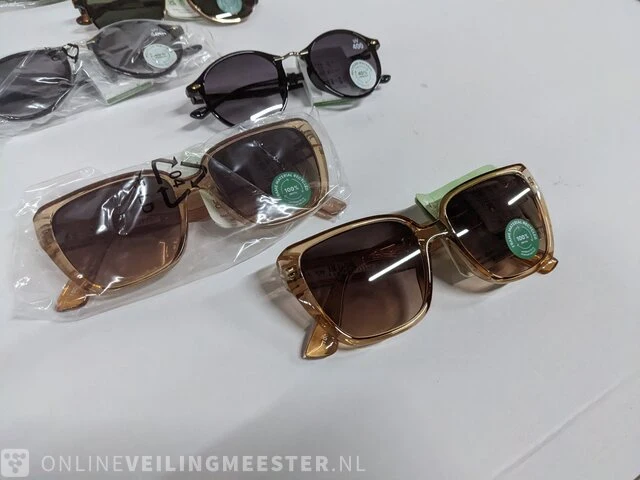 Partij zonnebrillen - afbeelding 5 van  8
