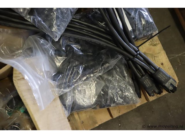 Partij zonnenpaneel-onderdelen - afbeelding 13 van  13